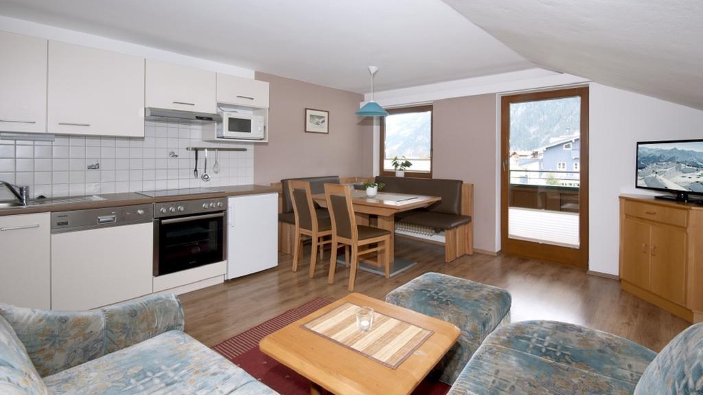 Landhaus Tyrol Mayrhofen Oda fotoğraf